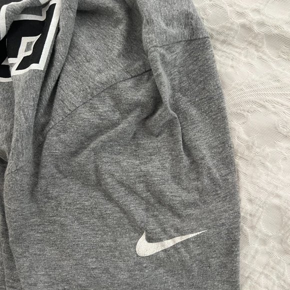 Nike Athletic T-Shirt - Picture 3 of 4